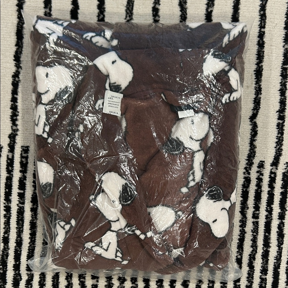 Brown Snoopy Robe - Picture 2 of 3